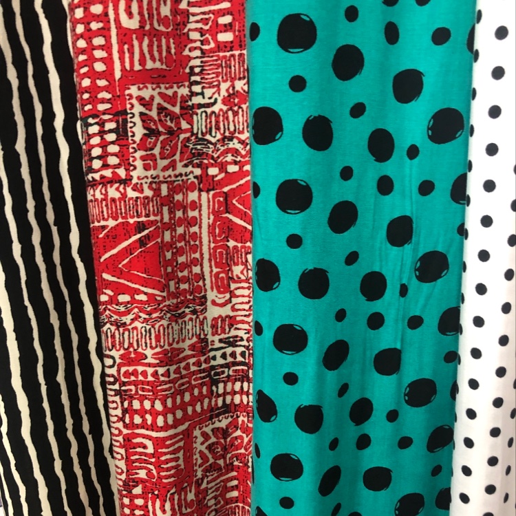 Custom-made silk and cotton clothing fabrics are in stock and sold directly by the factory. New products of the season are available for wholesale or retail details Picture