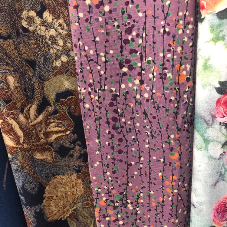 Direct sales of silk and cotton fabric for skirts and shirts from the manufacturer. New products of the season are available for wholesale and retail details Picture