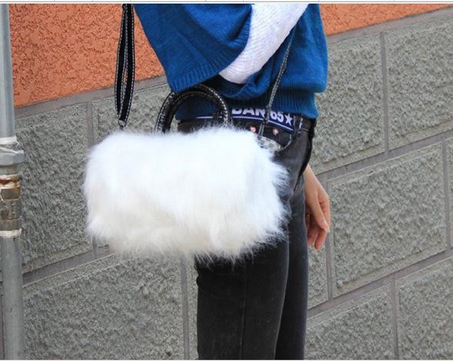 Domestic sales and export, custom-made in stock, large quantity customization, detailed discussion, winter plush bags, plush hand-held girls' bags, single-shoulder bags Application Scenario