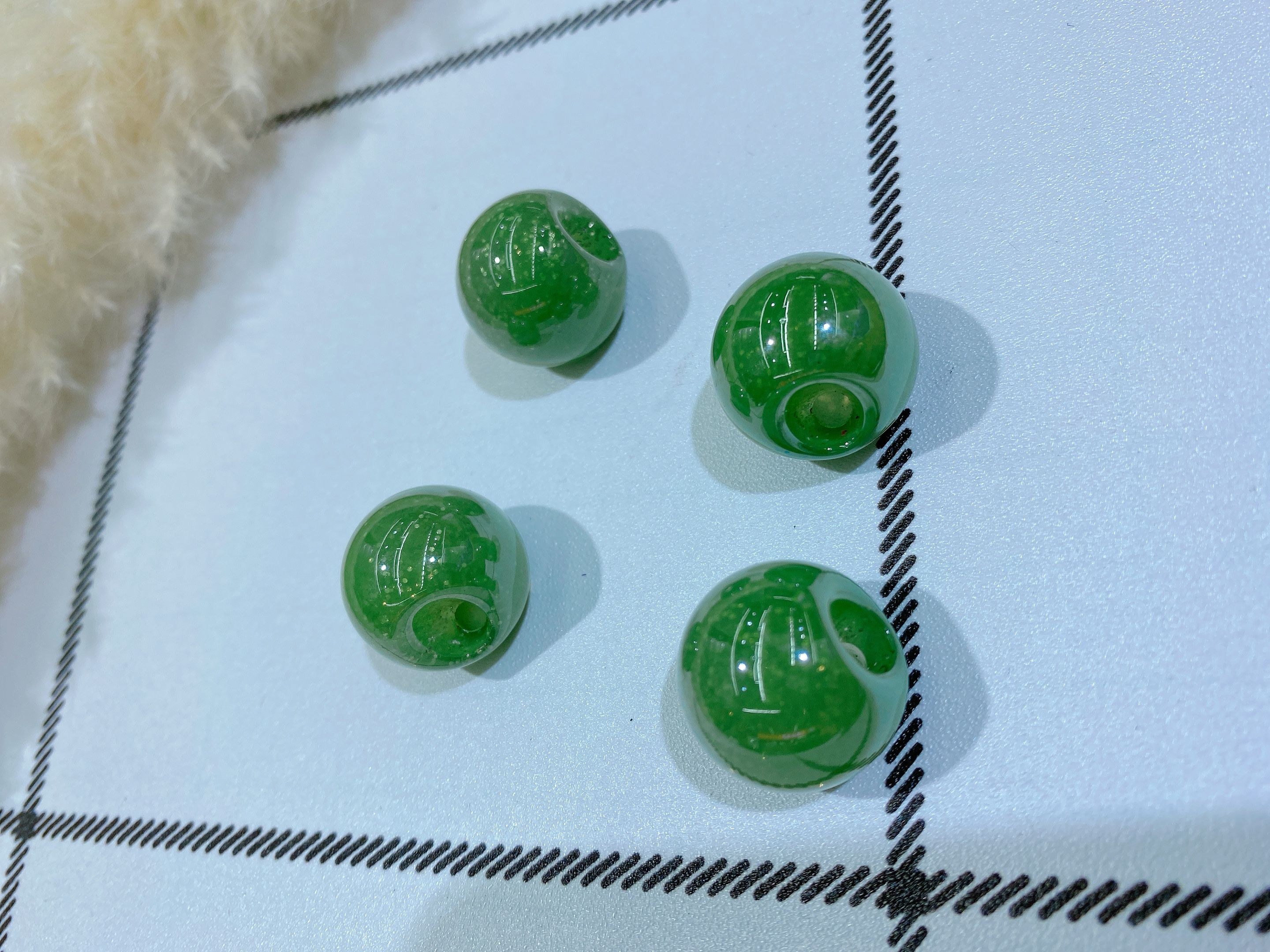 Acrylic perforated powder-filled round ball headwear accessories detail image 3