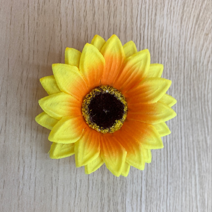 Marigold with shredded strands details Picture