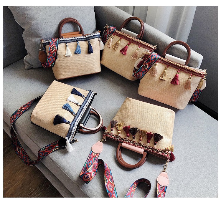 Domestic and foreign trade in-stock 2020 summer new fringed straw woven bag, color-blocking woven bag, women's ethnic style strap, single-shoulder crossbody bag, handbag details Picture