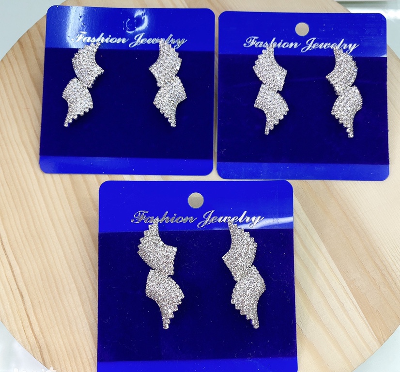 Fine fine diamond fashion earring stud