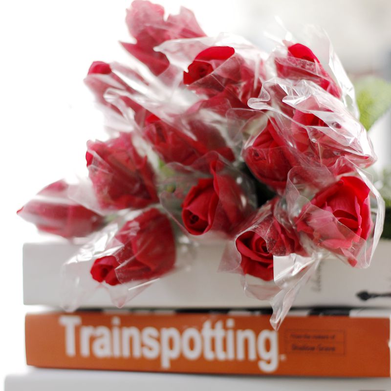 Artificial flower moisturizing rose buds are in stock and available for wholesale of wedding and home decoration artificial flowers. HD1823 moisturizing rose buds Specification image