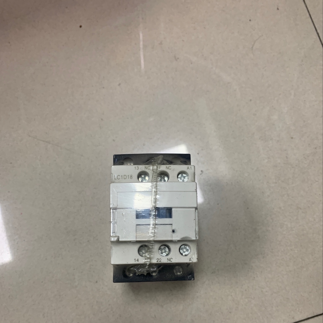 接触器18