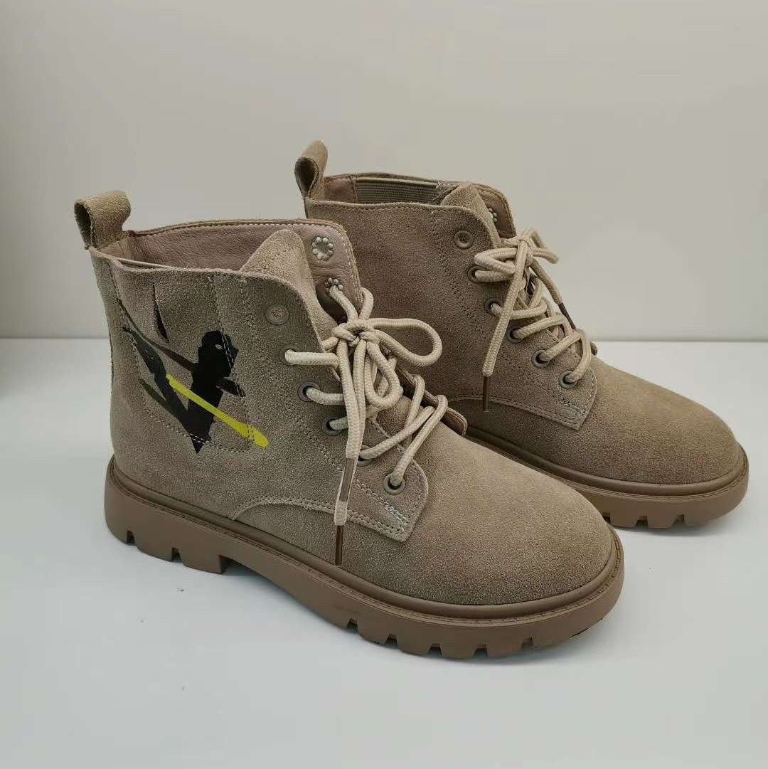 High-quality, fashionable and trendy new women's shoes, brown printed shoes