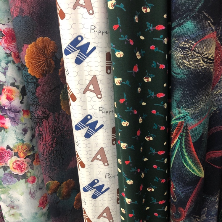 Spring and summer clothing fabrics are available in stock. Direct sales from silk and cotton manufacturers. New products of the season are available for wholesale or retail details Picture