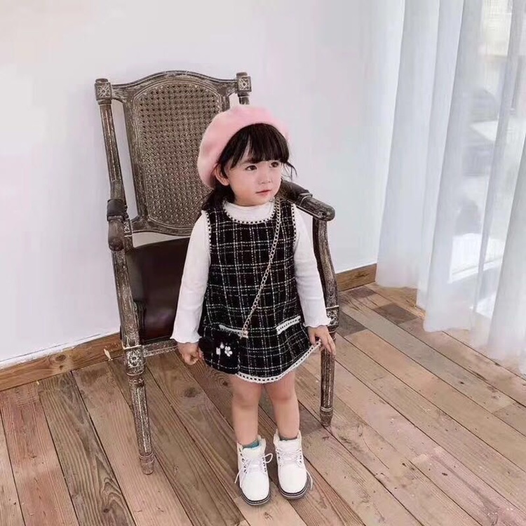 Two-piece dress with a checkered pattern and a small bag