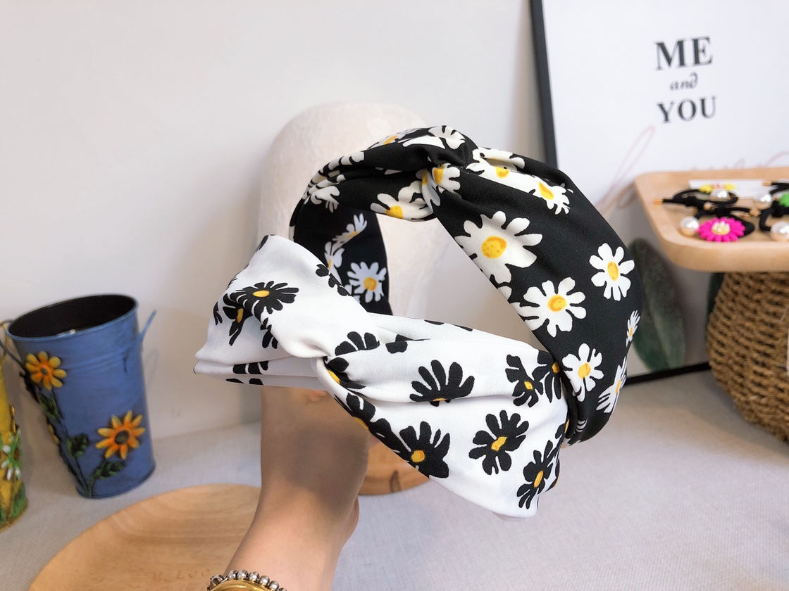 Chiffon little rose flower bow headband, a must-have and versatile accessory for piggy girls 3 details Picture