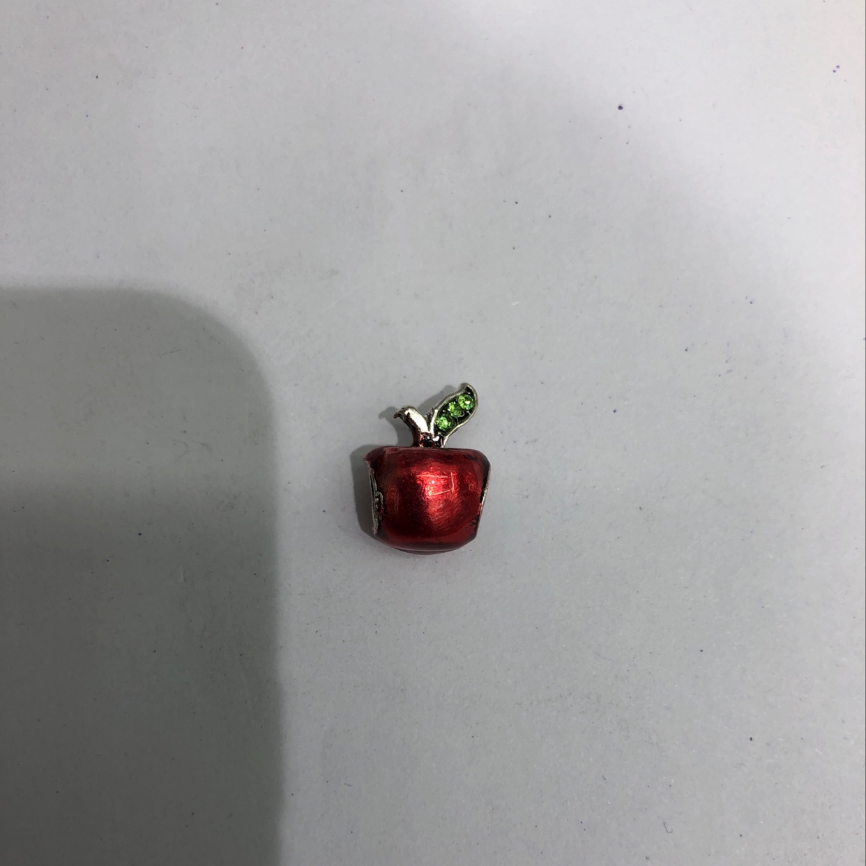 Passepartout, the large pearl, the Christmas apple thumbnail