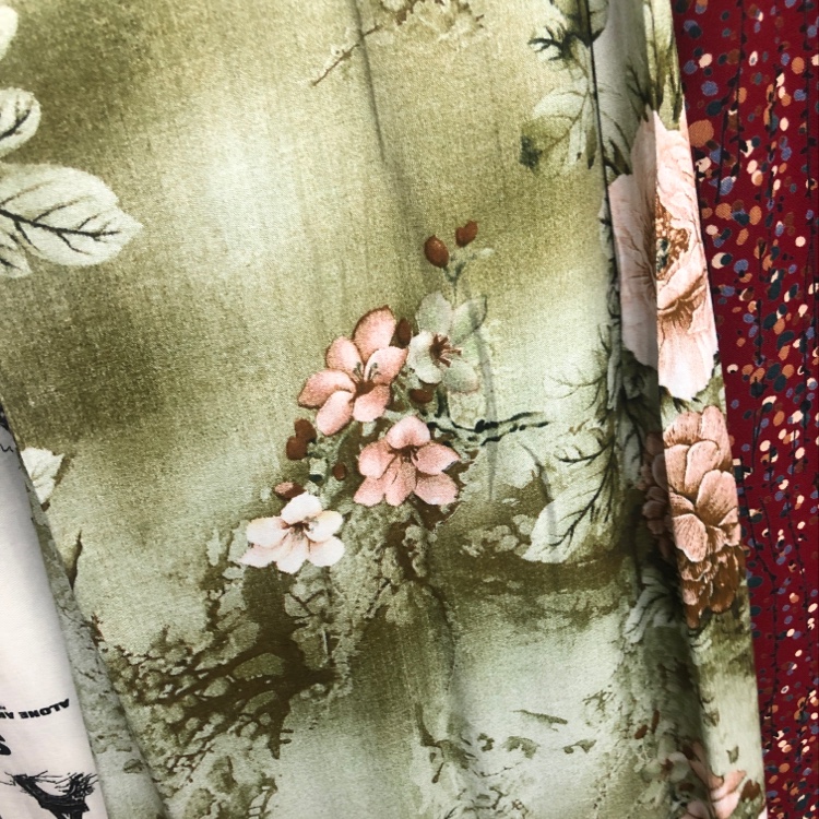 Direct sales of national trend silk and cotton fabric clothing from the manufacturer. New products of the current season are available for wholesale and retail