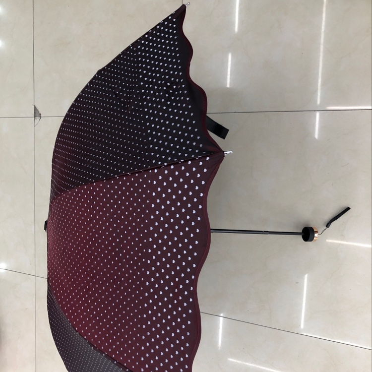 Three-fold chameleon printed umbrella Application Scenario