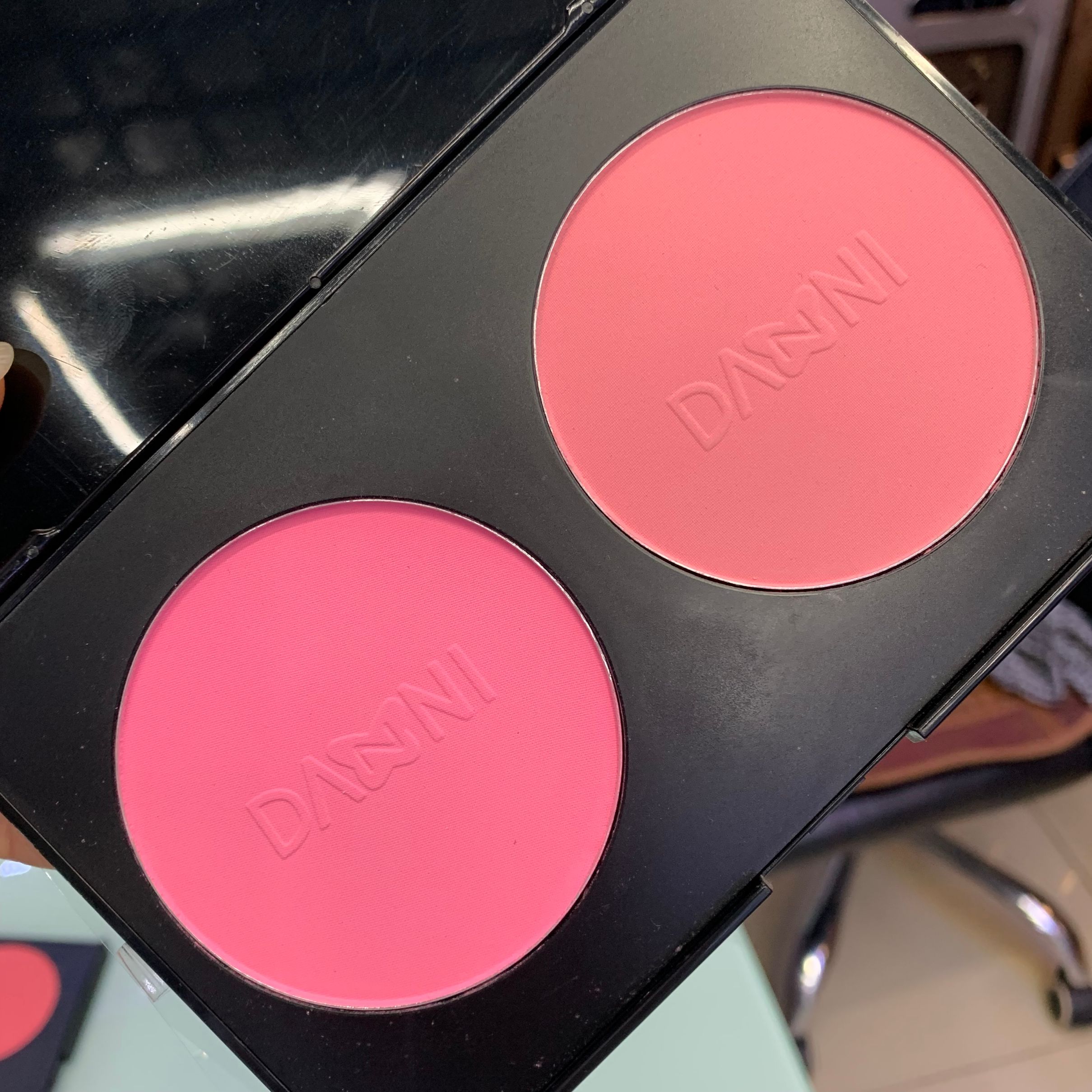 Yiwu quality goods manufacturer wholesale two-color blush plates, rouge plates, matte pearlescent, waterproof and non-smudging detail image 4
