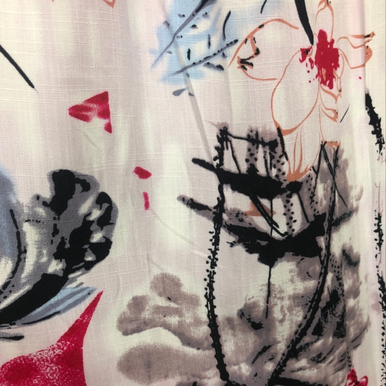 Silk and cotton printed fabric for spring and summer is sold directly by the factory. New products of the season are available for wholesale or retail