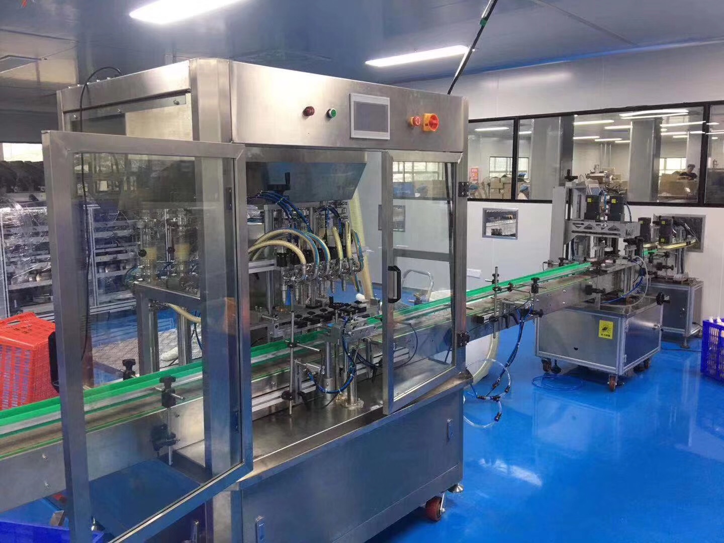 The fully automatic liquid agent filling and capping machine packaging equipment has high mechanical efficiency undefined