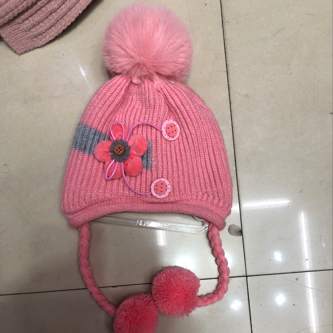 Children's knitted winter hat thumbnail