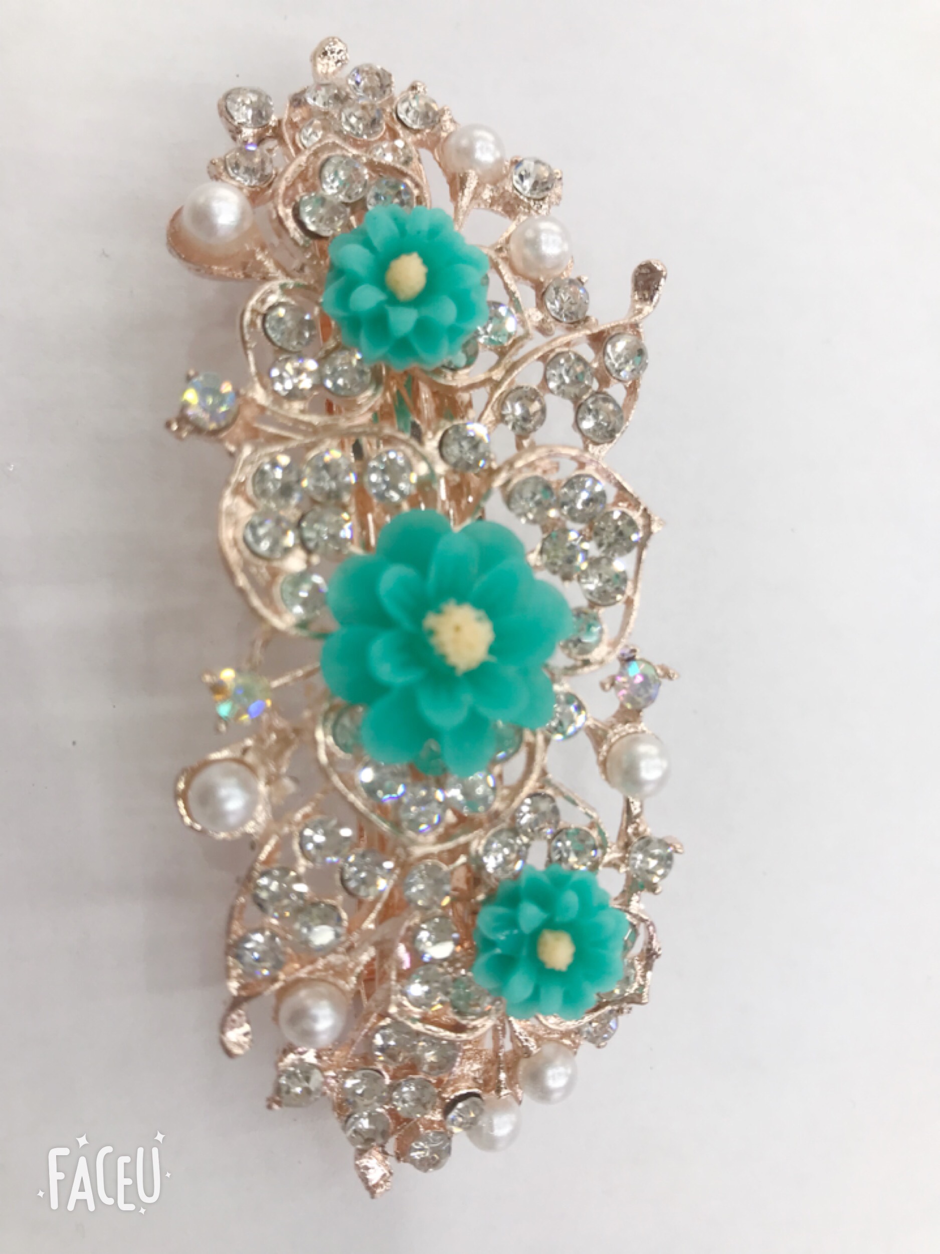 New fashionable and trendy hair clips and hairpin accessories are sold directly by the manufacturer Application Scenario