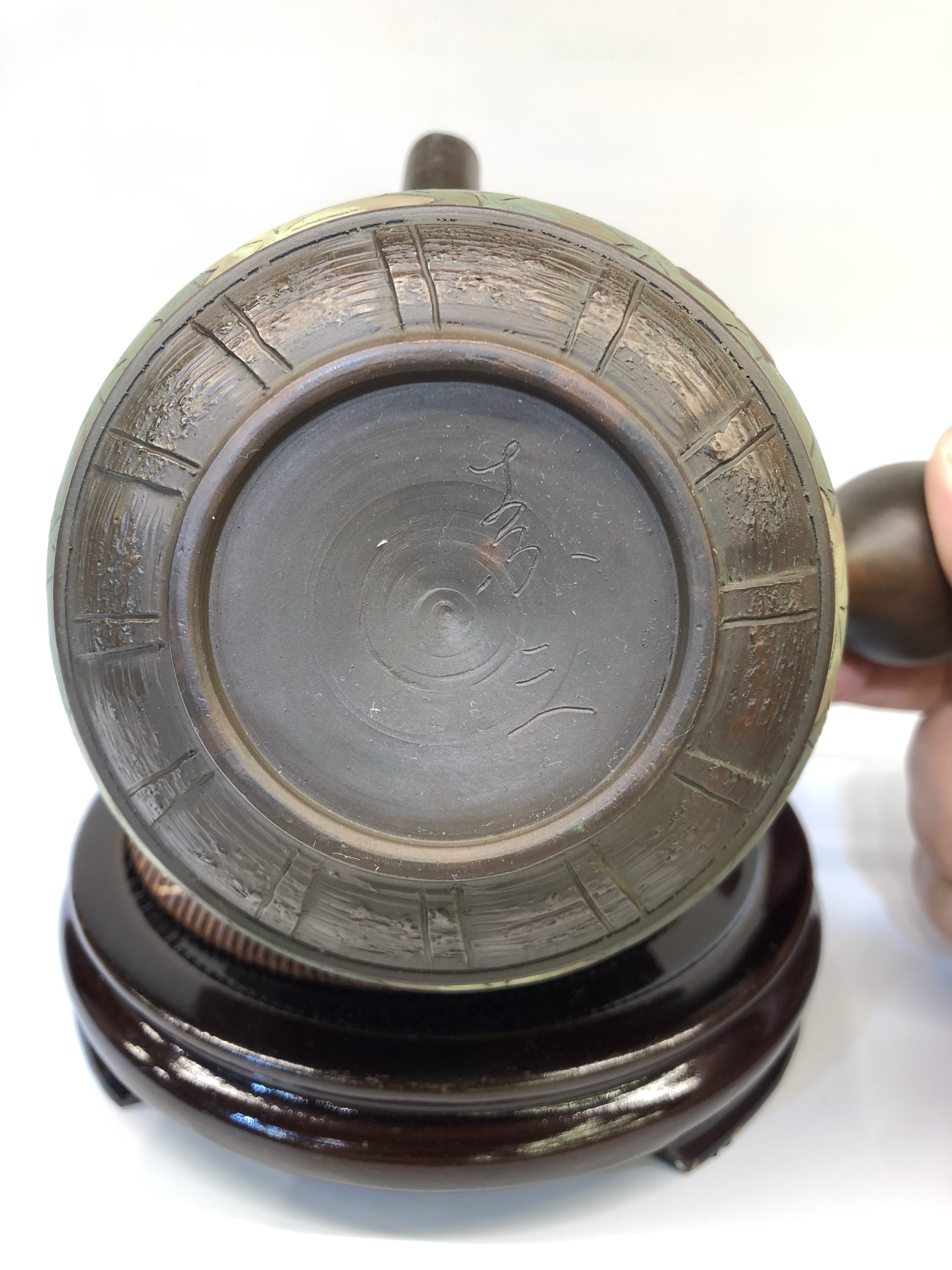 日本常滑烧窑变大师 素三窑 
材质：日本朱泥
工艺：窑变雕刻大枫叶
壶型：大口径 横手 侧把
容量：约320毫升详情图9