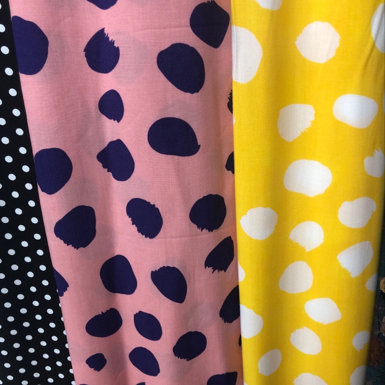 Silk cotton is in stock and available for direct sales by the polka dot manufacturer. New products of the season are available for wholesale or retail details Picture