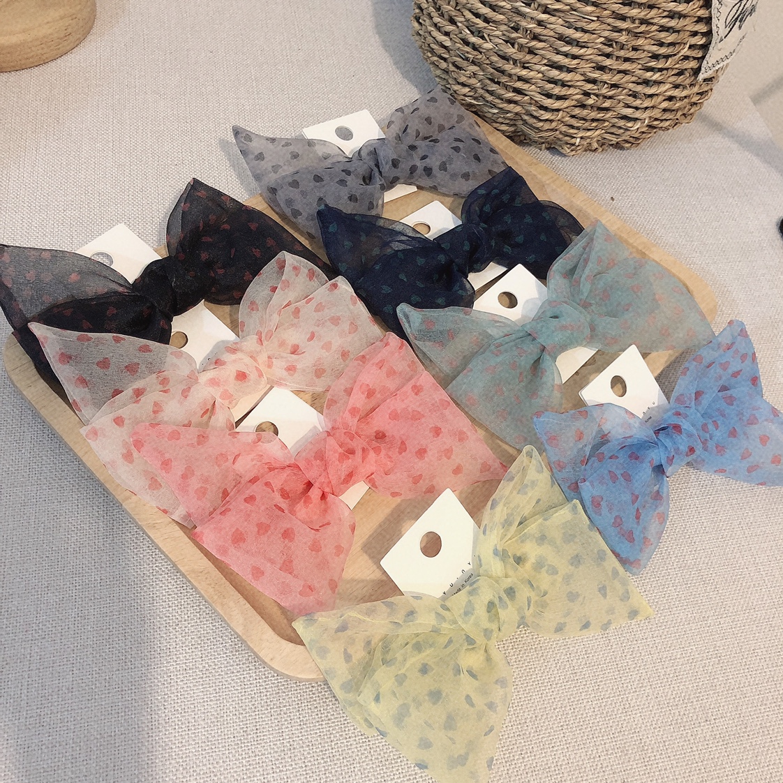 The Ougensha little heart bow hair clip is a must-have and versatile accessory for piggy girls