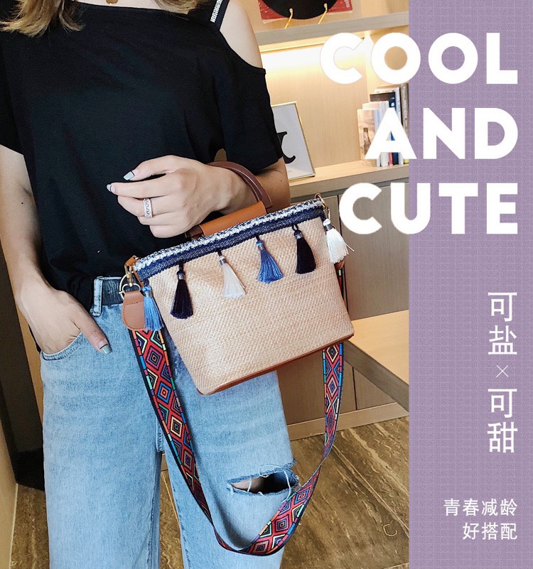 Domestic and foreign trade in-stock 2020 summer new fringed straw woven bag, color-blocking woven bag, women's ethnic style strap, single-shoulder crossbody bag, handbag Application Scenario