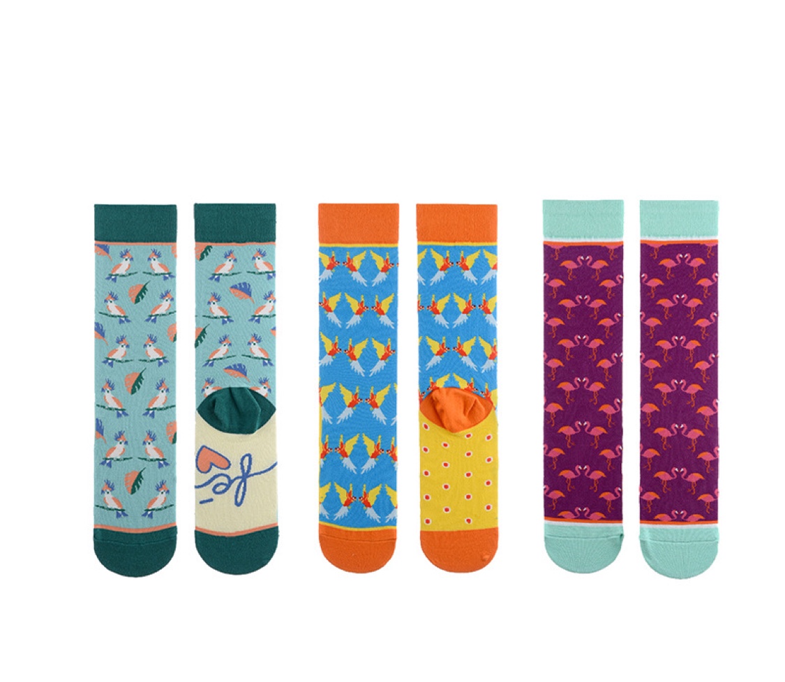 MOXIAO's new straight women's trendy socks with a European and American style featuring phoenix and flamingo patterns