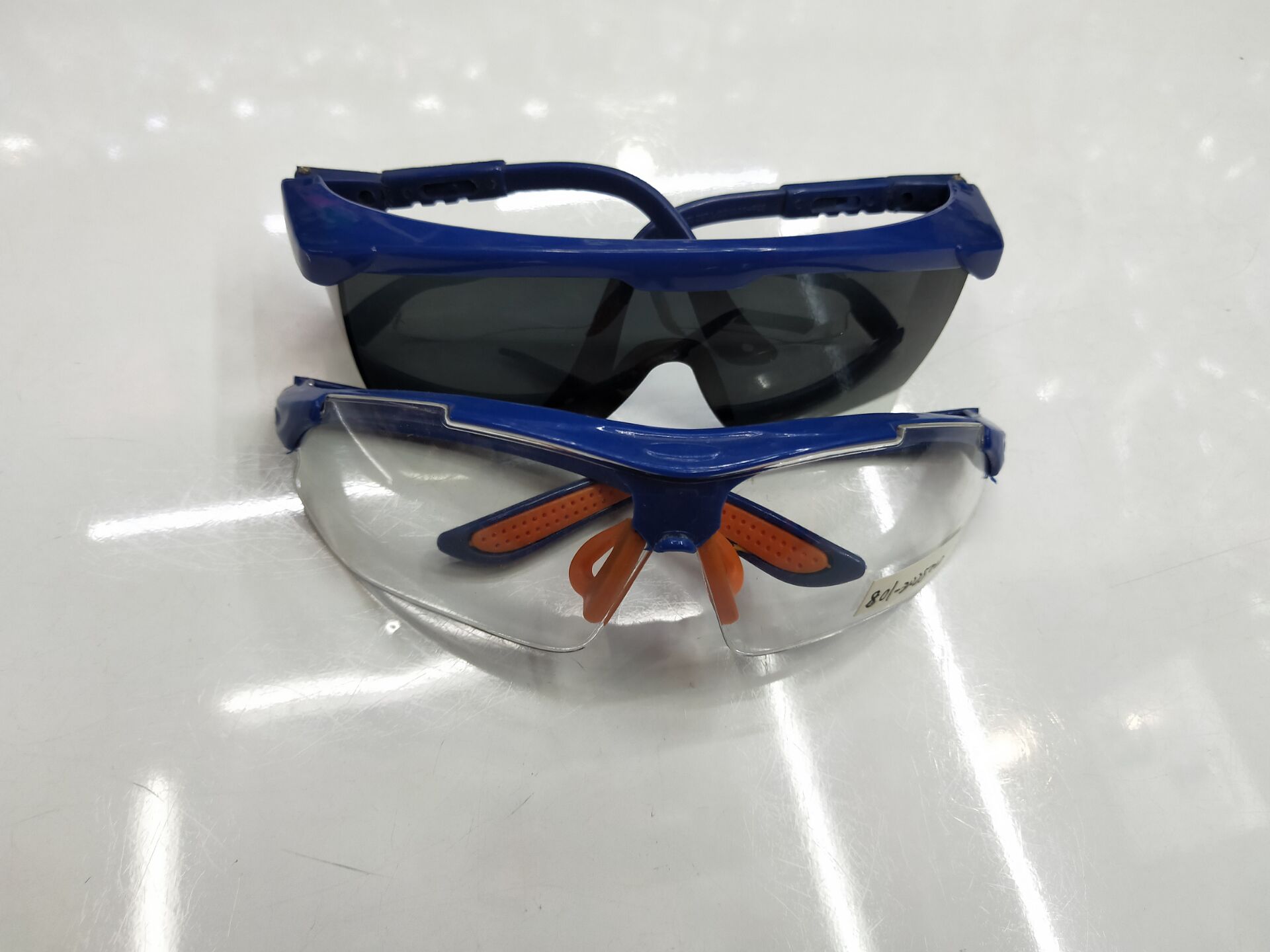 Supply safety goggles windproof and dustproof comprehensive protective glasses 801 blue frame grey plate