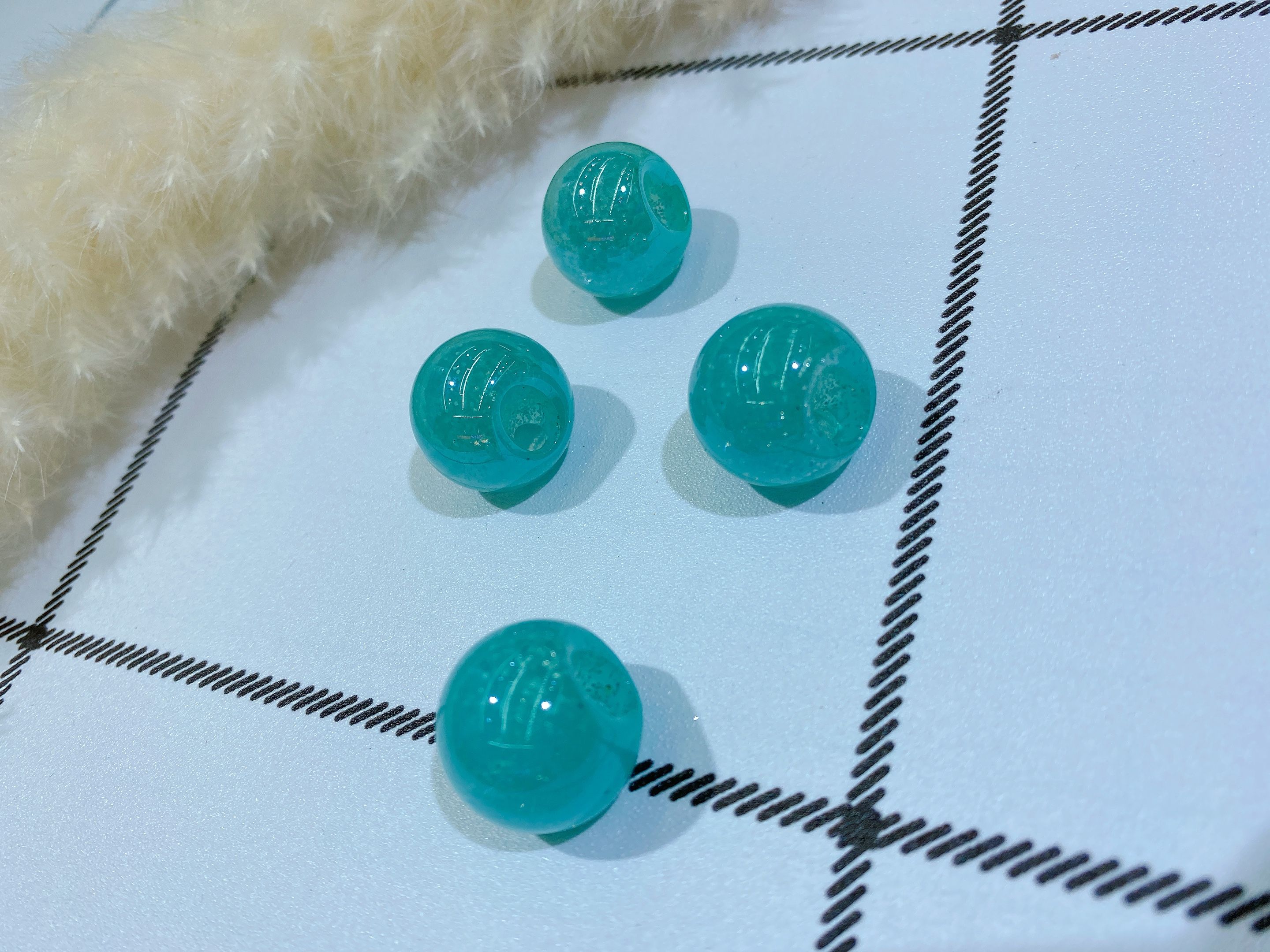 Acrylic perforated powder-filled round ball headwear accessories Item Picture