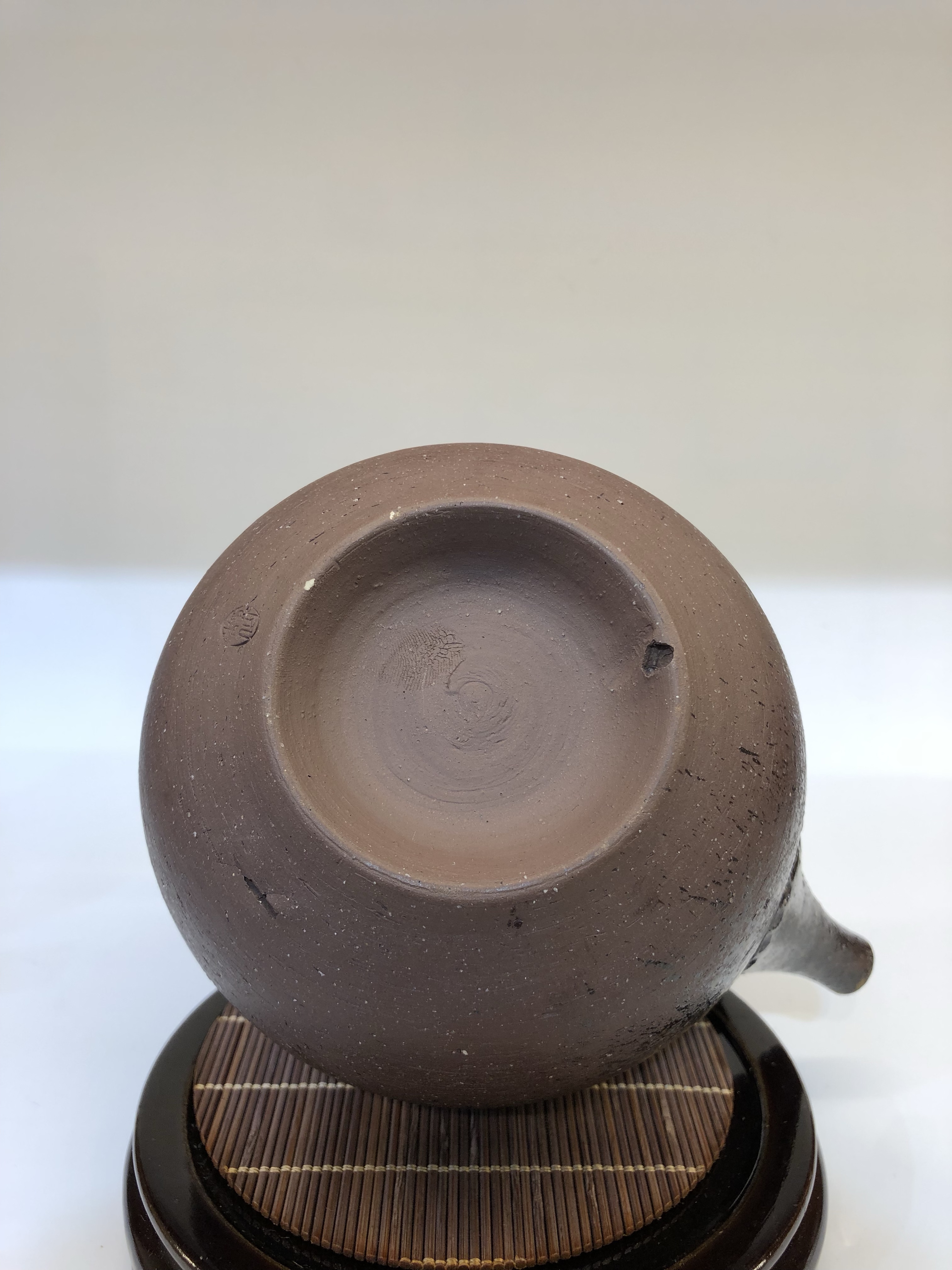 日本常滑烧已故大名家 水野静仙
陶泥柴烧窑变釉藤条提梁壶
容量：约560毫升详情图6