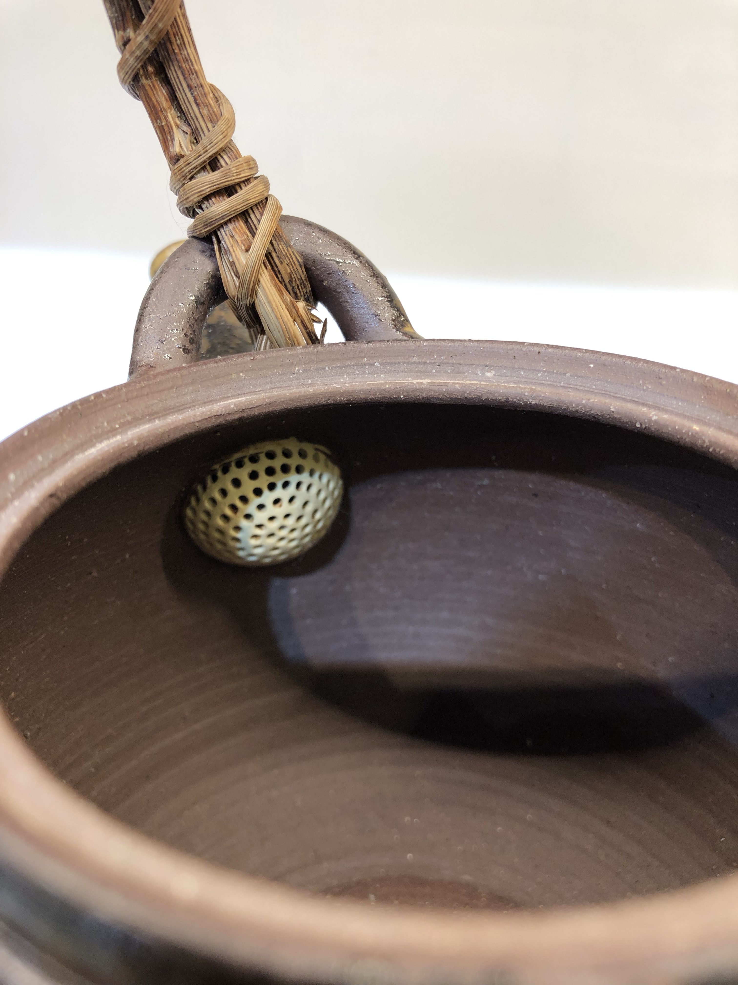 日本常滑烧已故大名家 水野静仙
陶泥柴烧窑变釉藤条提梁壶
容量：约560毫升详情图7