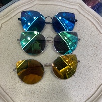 The cat's eye glasses
