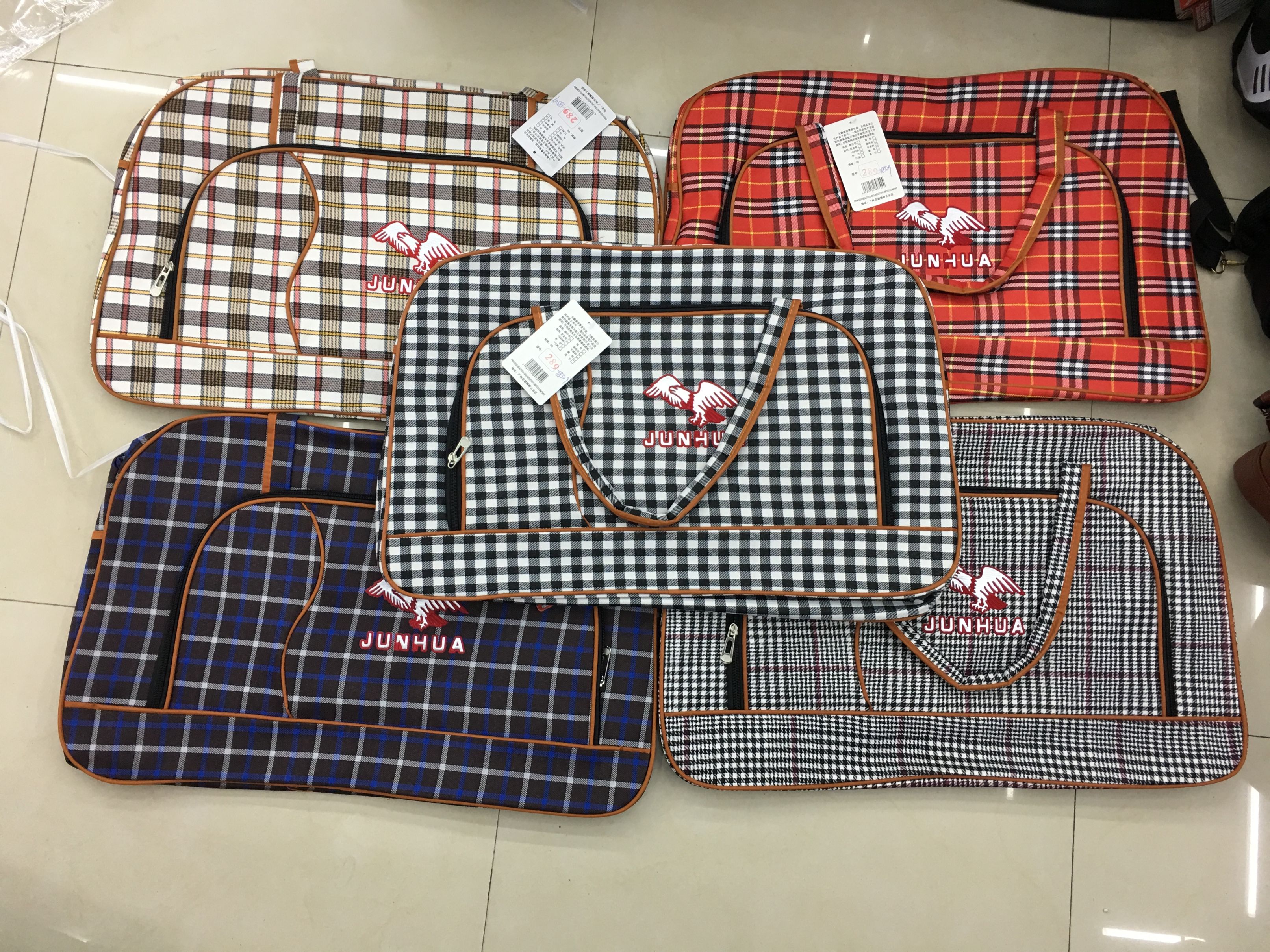 Checkered bag, semi-round bag, pillow bag, luggage bag, travel bag. 28918509