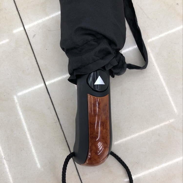 Three-fold automatic black umbrella details Picture