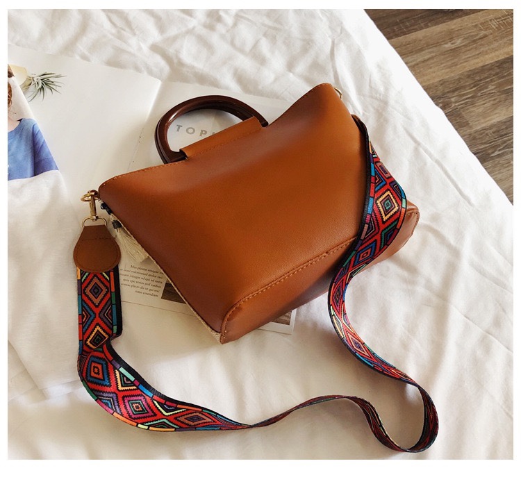 Domestic and foreign trade in-stock 2020 summer new fringed straw woven bag, color-blocking woven bag, women's ethnic style strap, single-shoulder crossbody bag, handbag undefined