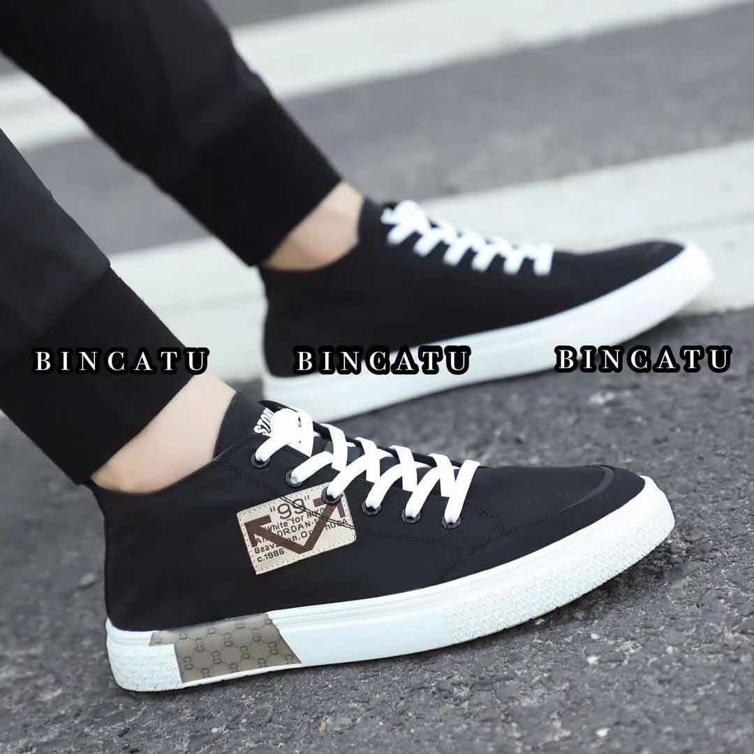 High-quality, fashionable and trendy new women's shoes, black and white trendy sneakers