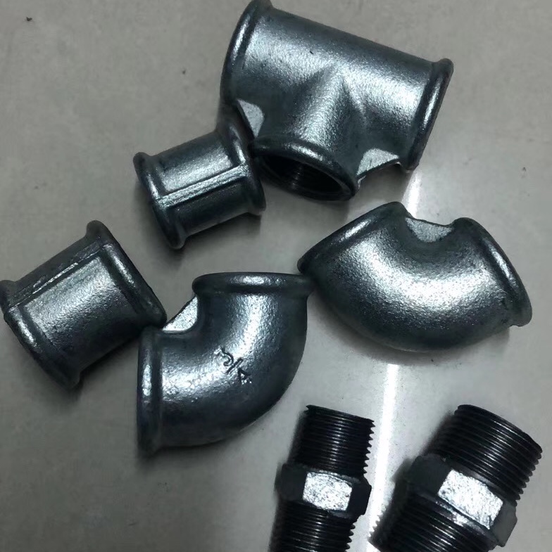 Malleable steel pipe fittings with round edges thumbnail