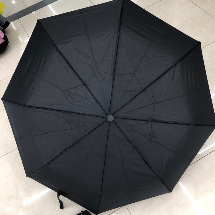 Three-fold automatic black umbrella Application Scenario