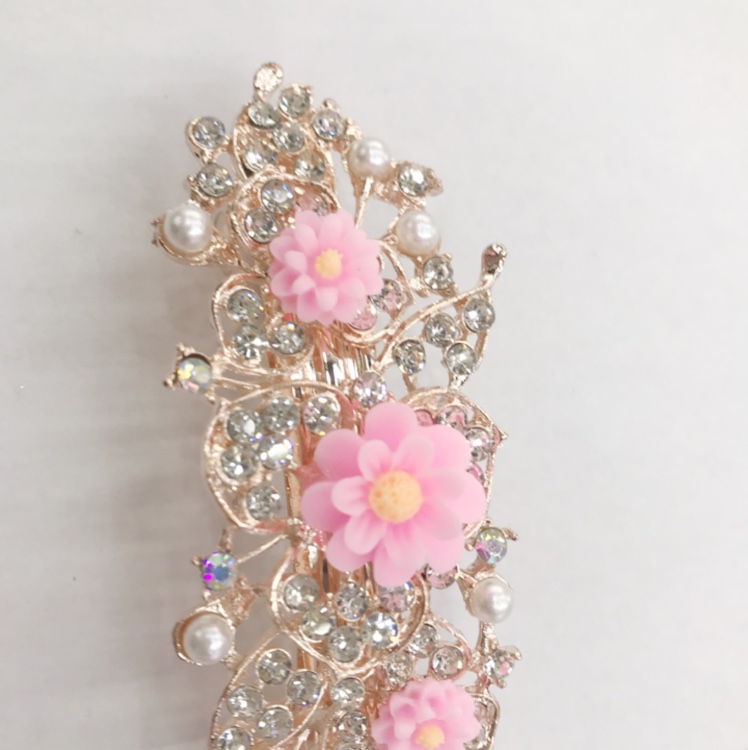 New fashionable and trendy hair clips and hairpin accessories are sold directly by the manufacturer