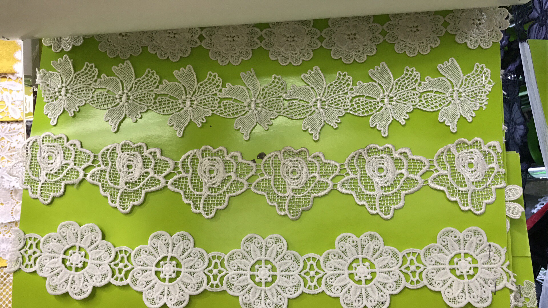 Little flowers, one flower after another Specification image