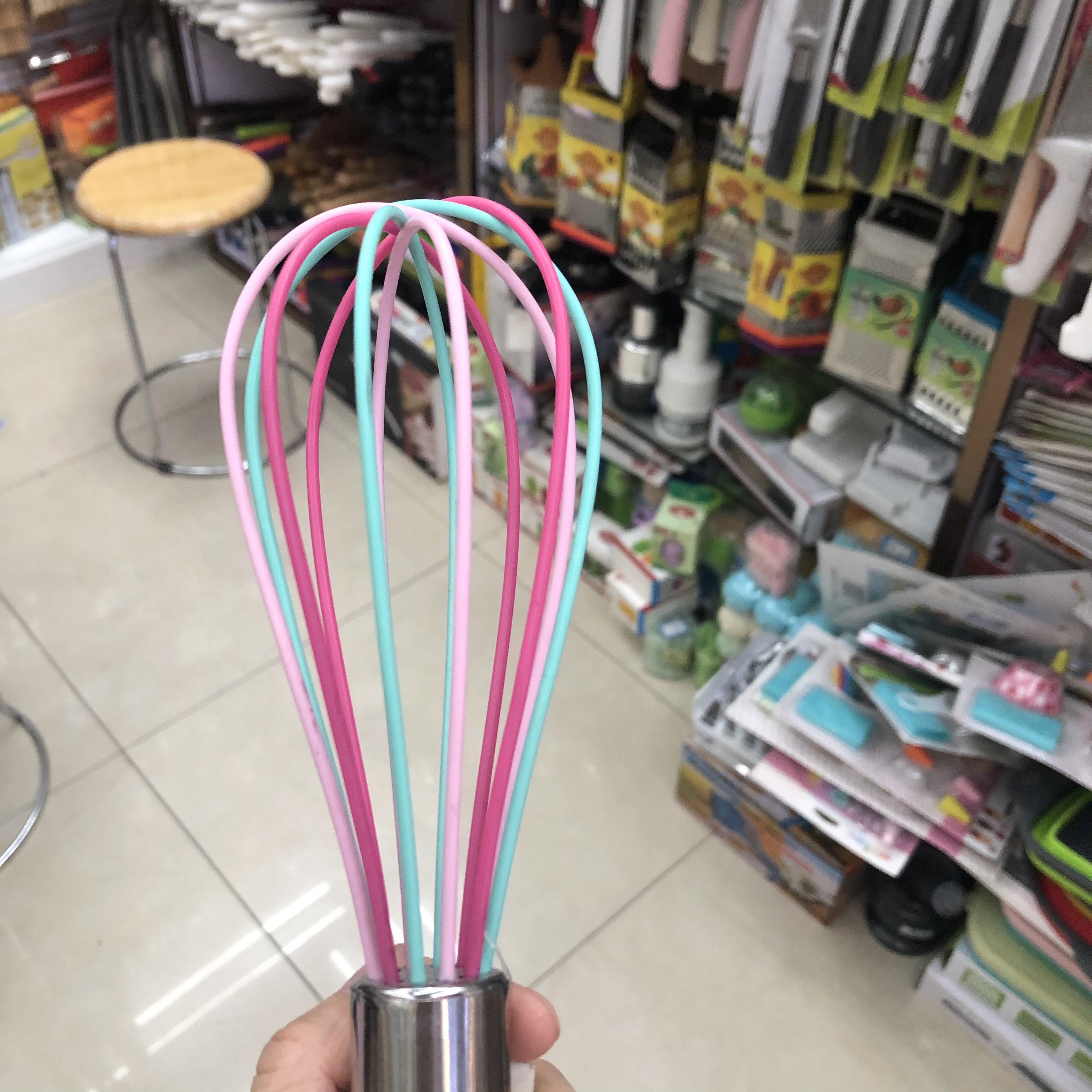 厨房用品烘培产品六线硅胶木柄12
寸打蛋器 厂家直销细节图