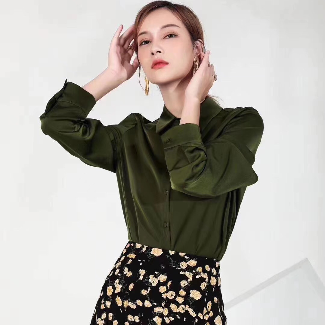 Jimmy Seio's 2020 autumn collection features a new dark green, stylish and unique workplace shirt