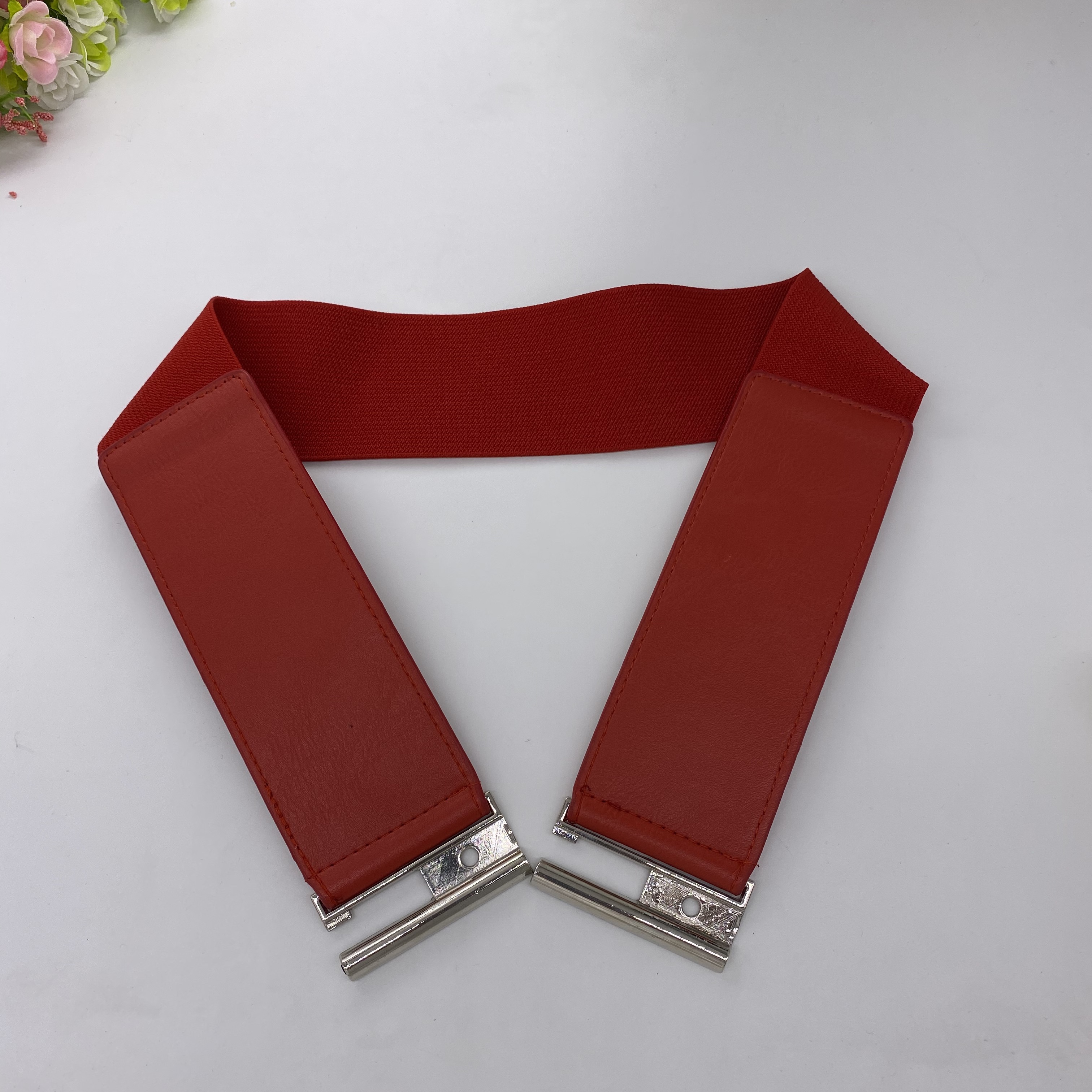 Source Factory: Women's Elastic Buckle Waist Seal Belt Application Scenario
