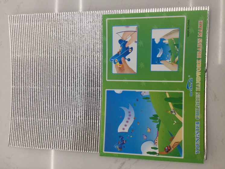 银色金属瓦愣纸