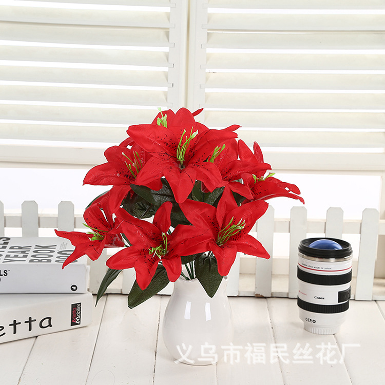 Yiwu Fumin Silk Flower Factory wholesals 10-head artificial lilies, artificial silk flowers, wedding decoration flowers, and artificial flowers for living room decoration undefined