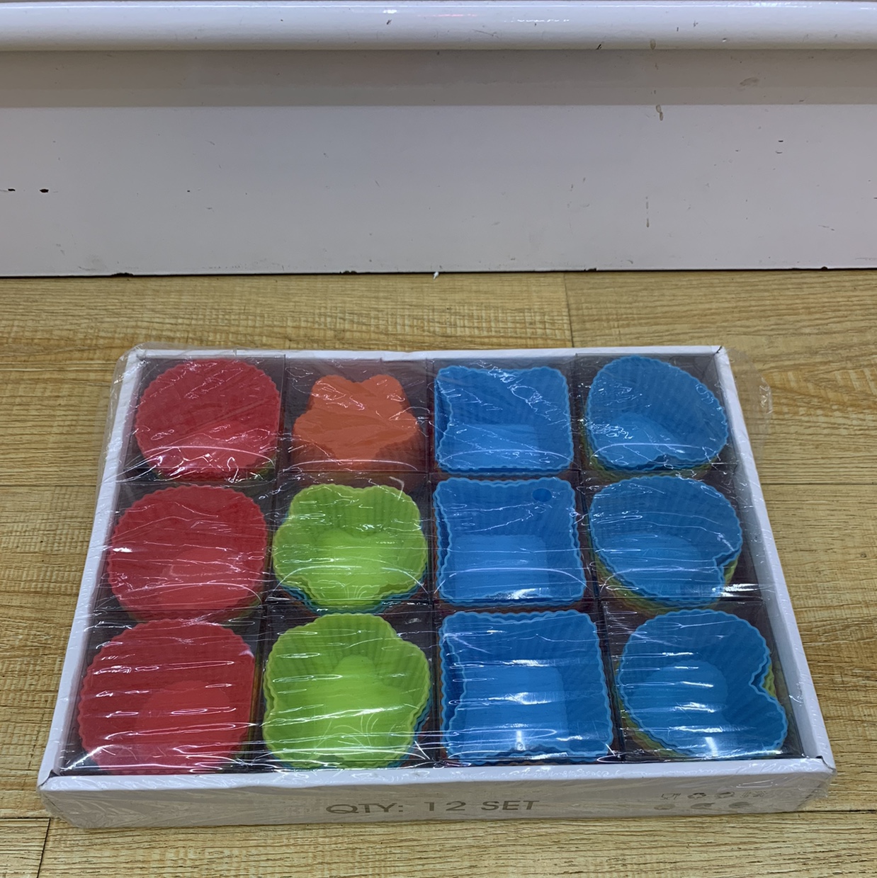 Four mixed muffin cups thumbnail