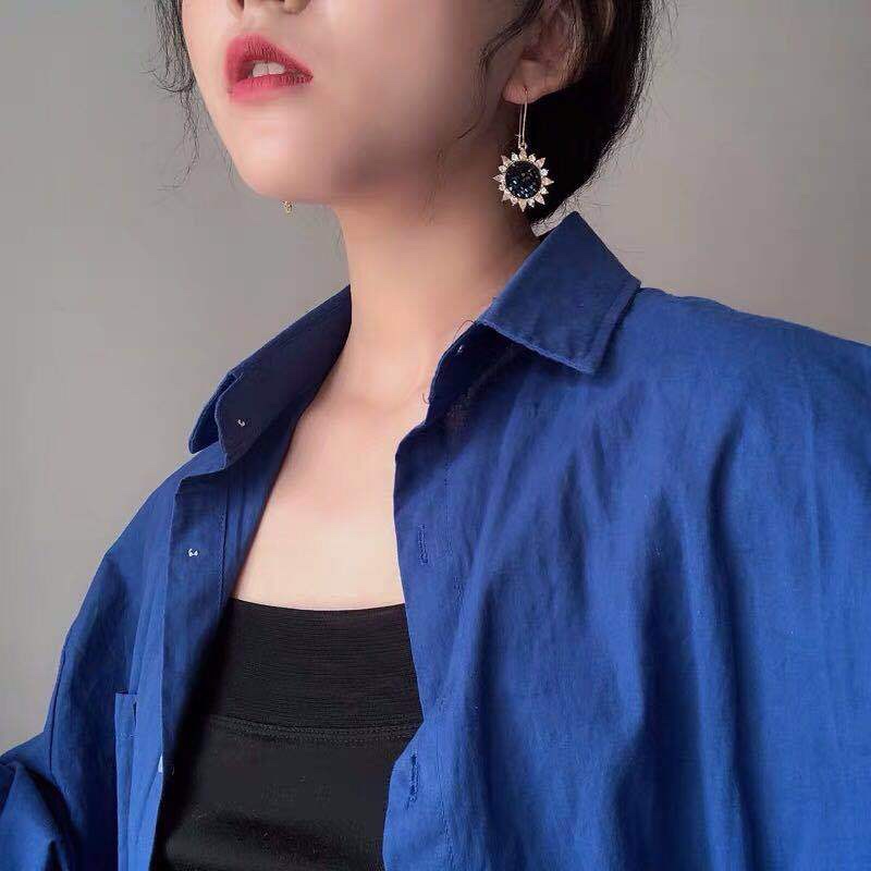 New trendy Korean Internet celebrity accessories: Large brooch sunflower simple earrings, unique and ethereal, goddess-like style earrings, pomelo ear Application Scenario