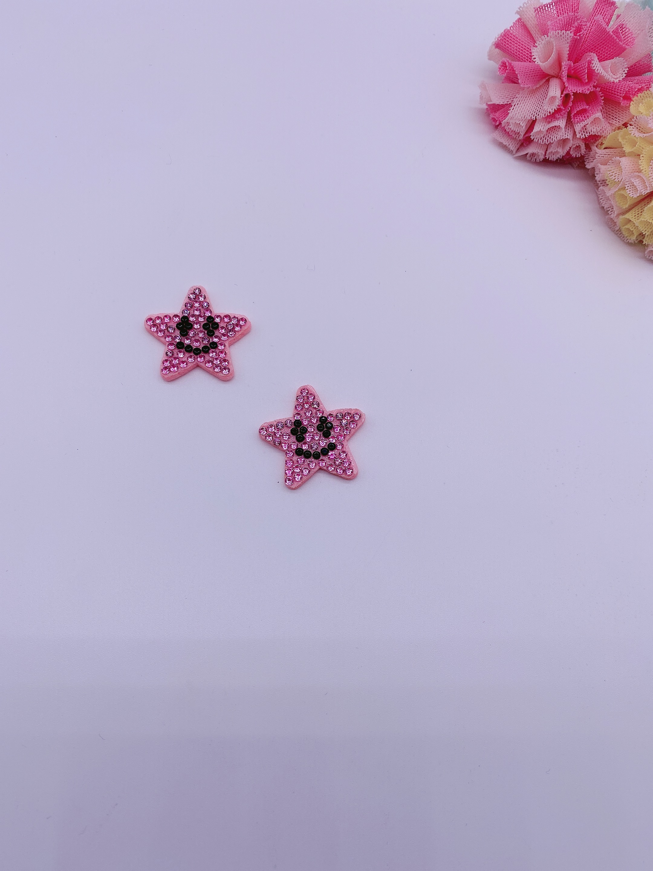 Smiling face five-star diamond ultrasonic accessory jewelry, headwear color, hand-decorated with small ding cloth flowers, smiling face five-star diamond ultrasonic accessory jewelry Application Scenario