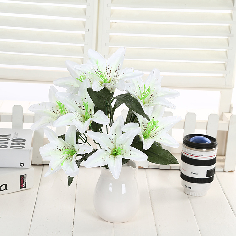 Yiwu Fumin Silk Flower Factory wholesals 10-head artificial lilies, artificial silk flowers, wedding decoration flowers, and artificial flowers for living room decoration Application Scenario