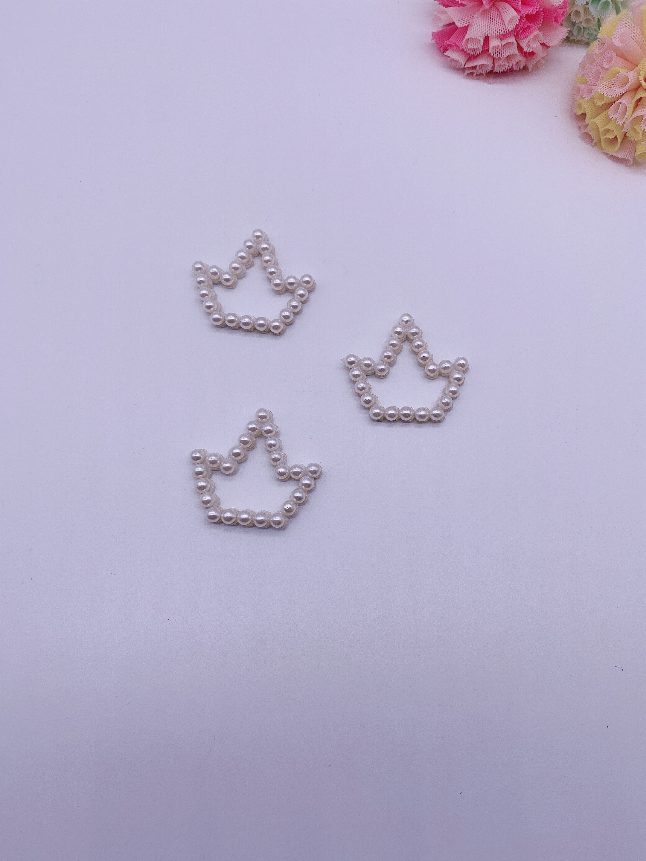 Pearl hollowed-out crown, ultrasonic accessory, jewelry, headwear, color, small cloth flower, handcrafted decorative flower Application Scenario