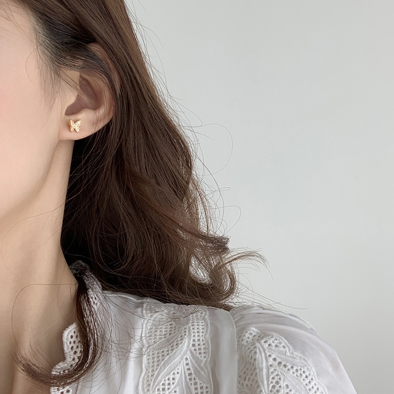 A pair of 925 silver stud earrings with a gentle and ethereal charm, exquisitely small and diamond-encrusted butterfly-shaped fashionable ins earrings for women Application Scenario